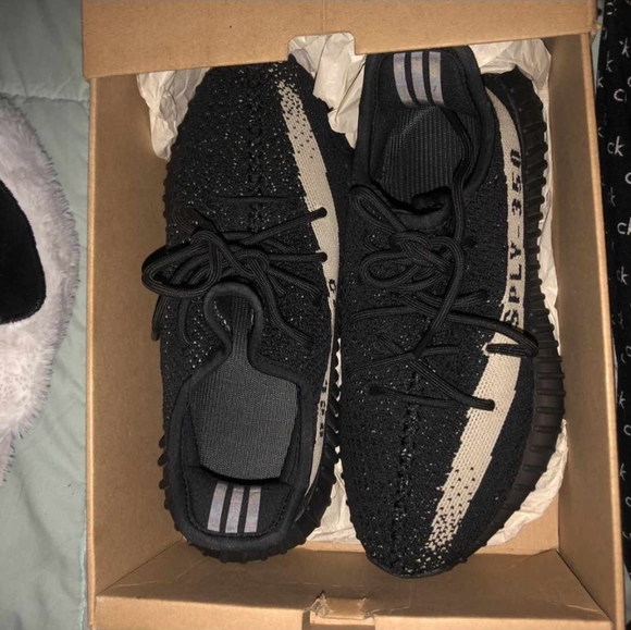 yeezy 350 core black white